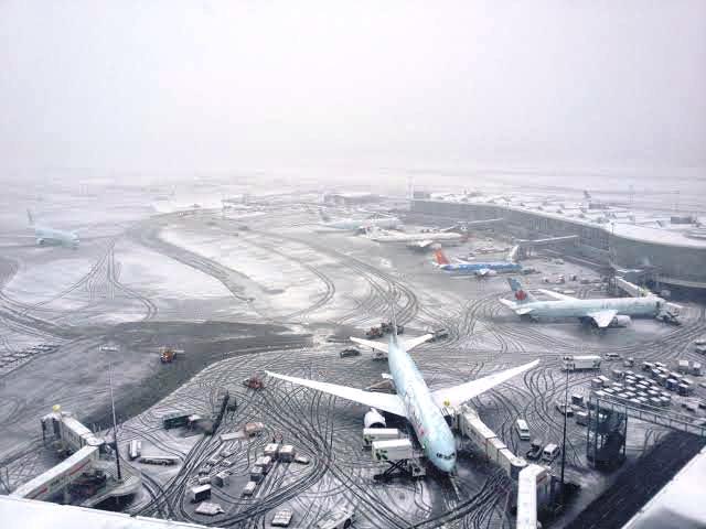 Srinagar Airport Authorities suspend flight operations over Bad weather 1