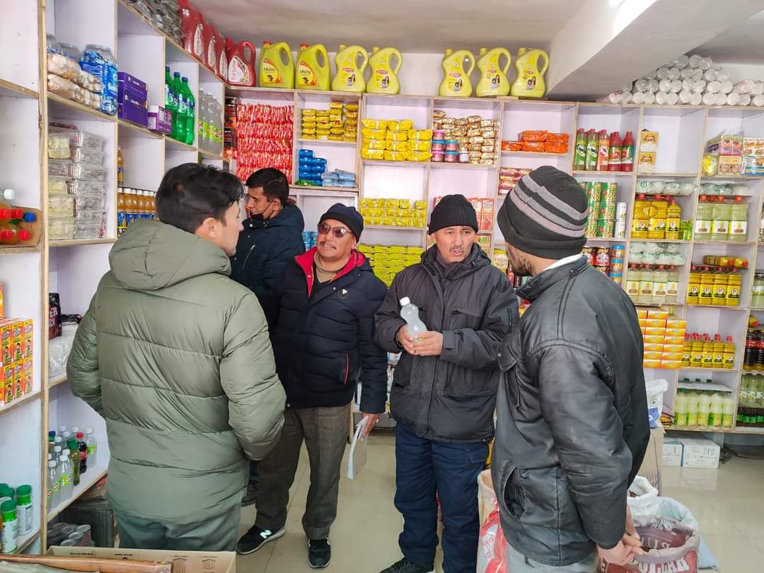 Market checking squad inspects Nimoo market